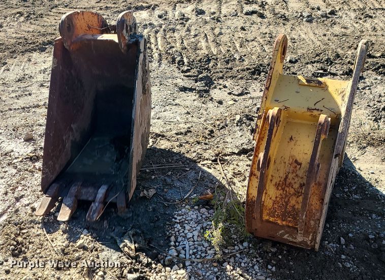 image for item MJ9494 (4) backhoe buckets