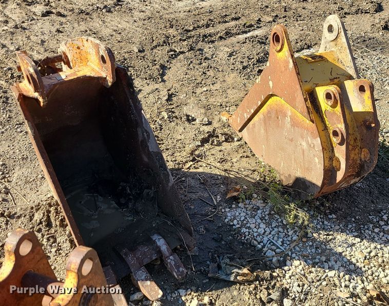 image for item MJ9494 (4) backhoe buckets