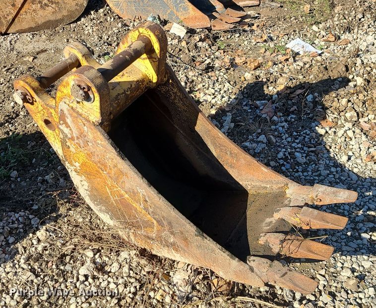 image for item MJ9494 (4) backhoe buckets