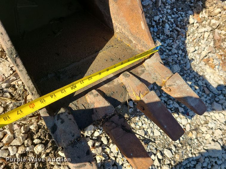 image for item MJ9494 (4) backhoe buckets