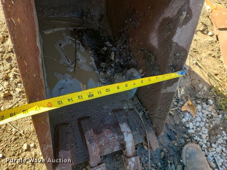 image for item MJ9494 (4) backhoe buckets