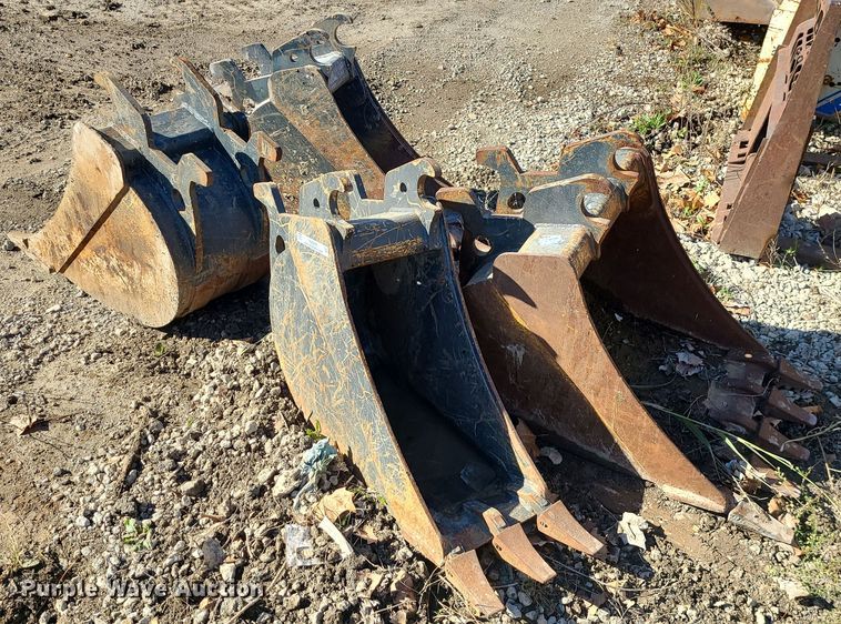 image for item MJ9495 (4) John Deere excavator buckets