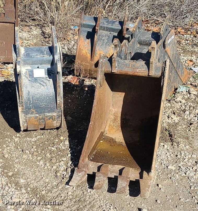 image for item MJ9495 (4) John Deere excavator buckets