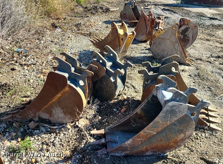 image for item MJ9495 (4) John Deere excavator buckets