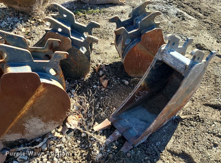 image for item MJ9495 (4) John Deere excavator buckets