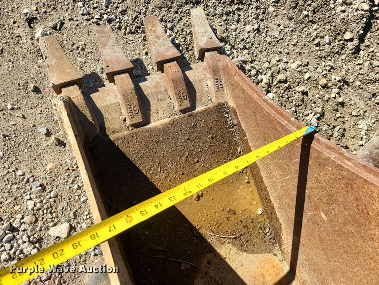 image for item MJ9495 (4) John Deere excavator buckets