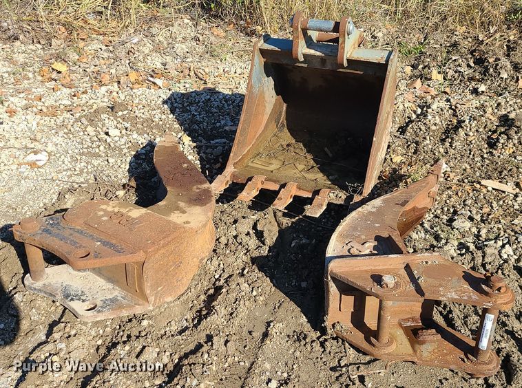 image for item MJ9497 (3) backhoe buckets