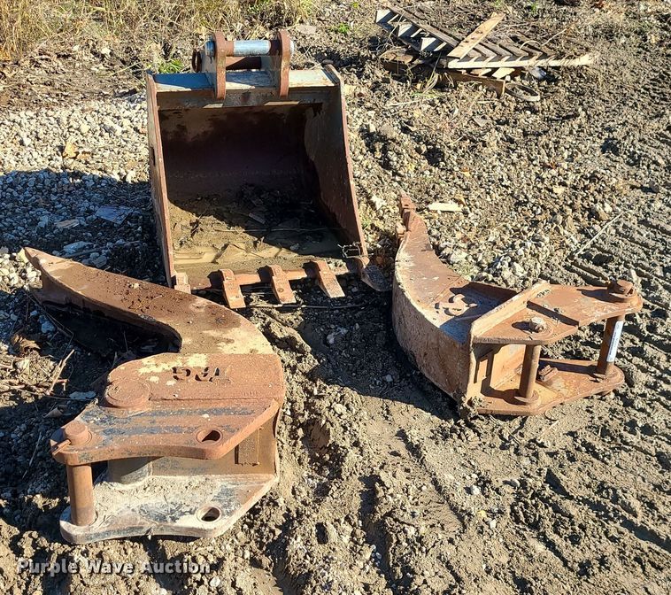 image for item MJ9497 (3) backhoe buckets