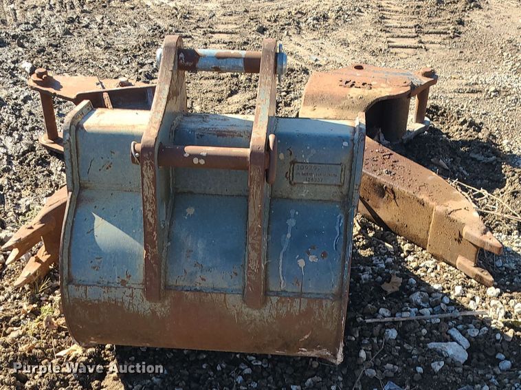 image for item MJ9497 (3) backhoe buckets