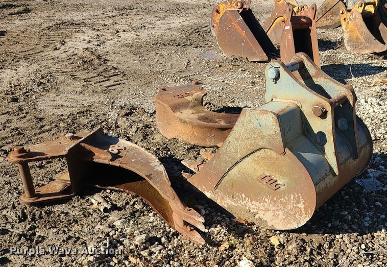 image for item MJ9497 (3) backhoe buckets