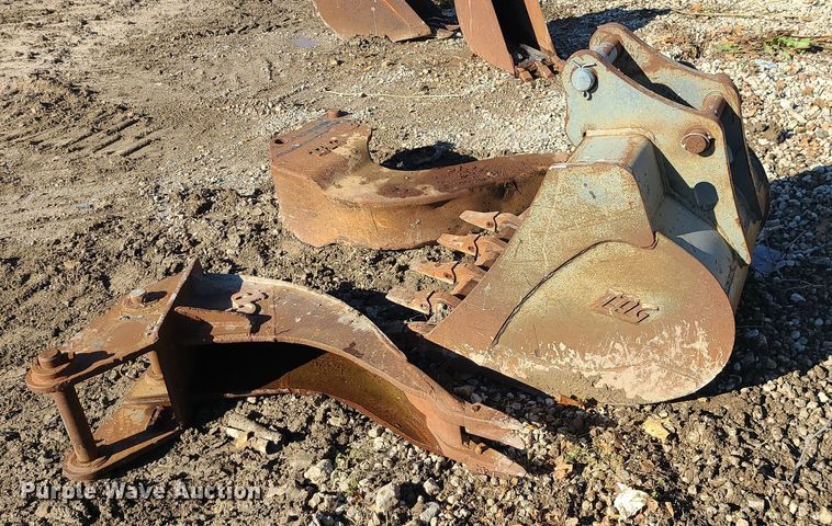 image for item MJ9497 (3) backhoe buckets