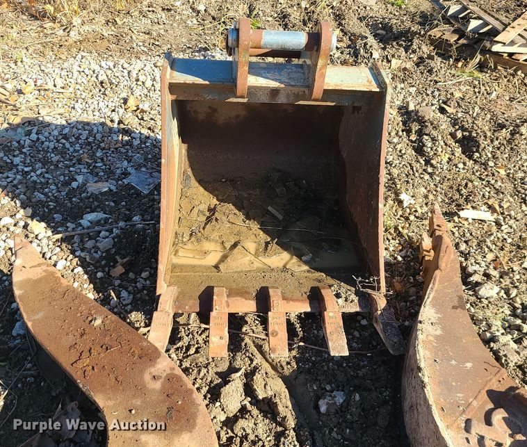 image for item MJ9497 (3) backhoe buckets