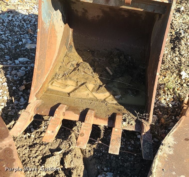 image for item MJ9497 (3) backhoe buckets