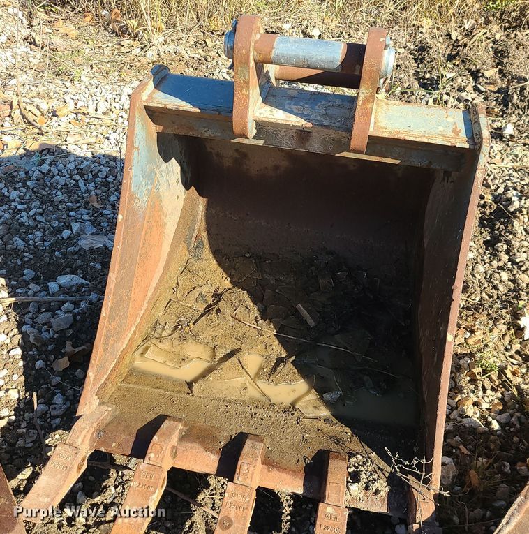 image for item MJ9497 (3) backhoe buckets