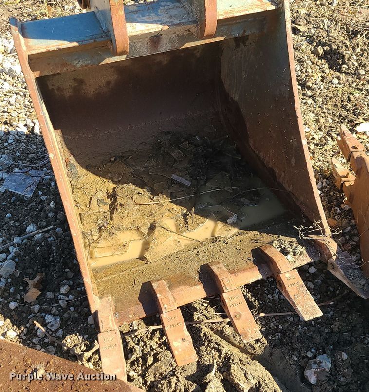 image for item MJ9497 (3) backhoe buckets