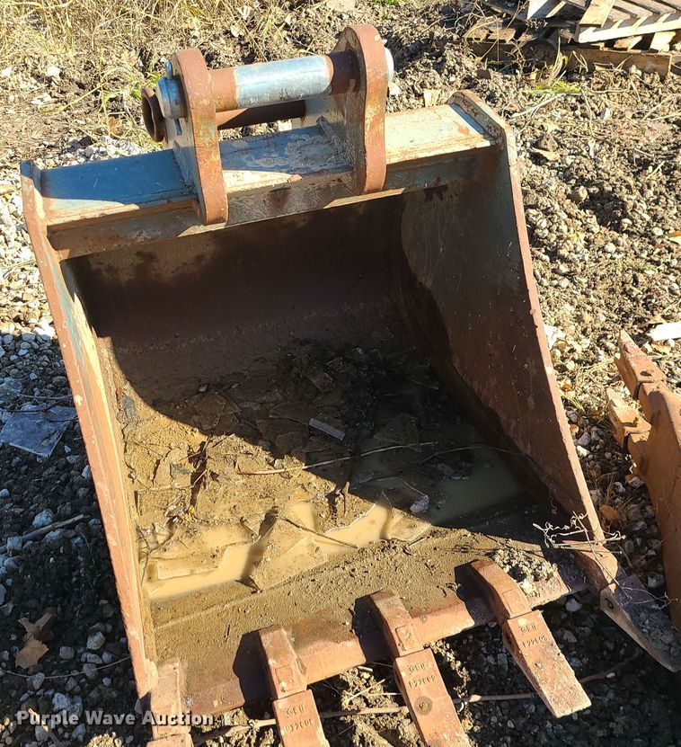 image for item MJ9497 (3) backhoe buckets