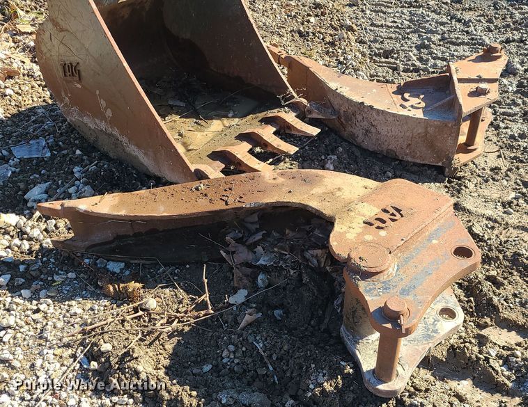 image for item MJ9497 (3) backhoe buckets