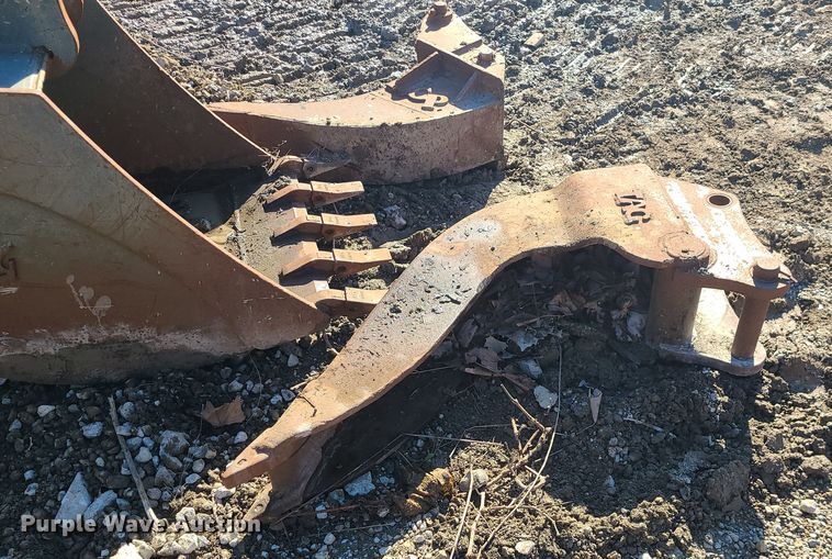 image for item MJ9497 (3) backhoe buckets