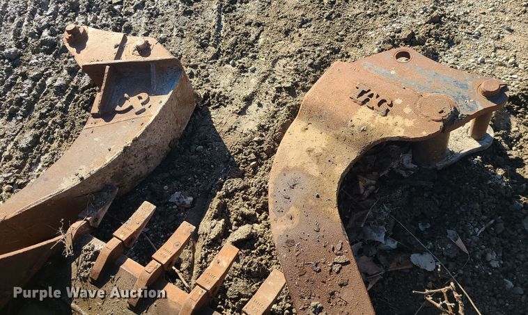 image for item MJ9497 (3) backhoe buckets