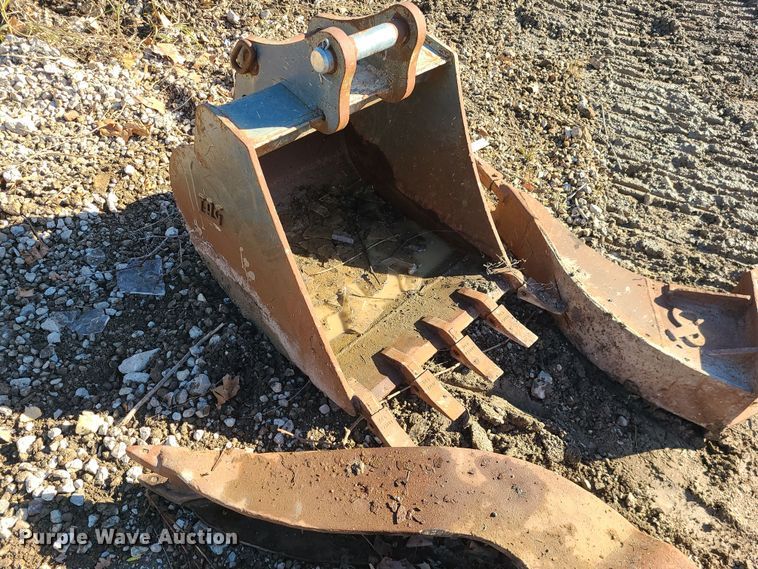 image for item MJ9497 (3) backhoe buckets