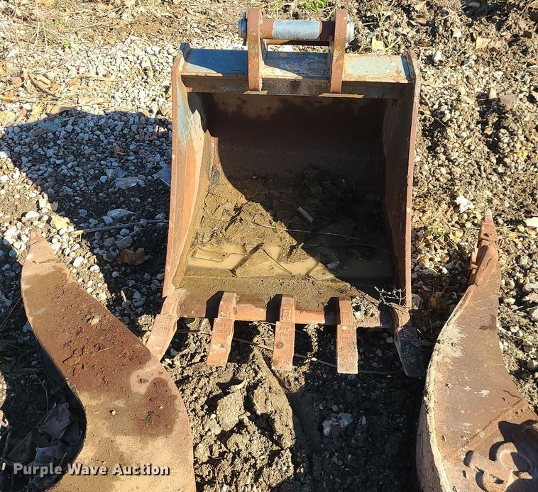 image for item MJ9497 (3) backhoe buckets