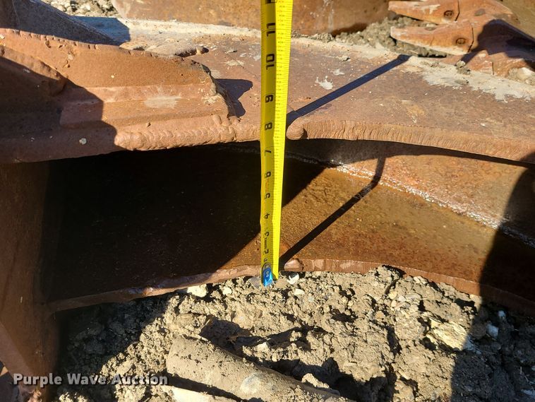 image for item MJ9497 (3) backhoe buckets