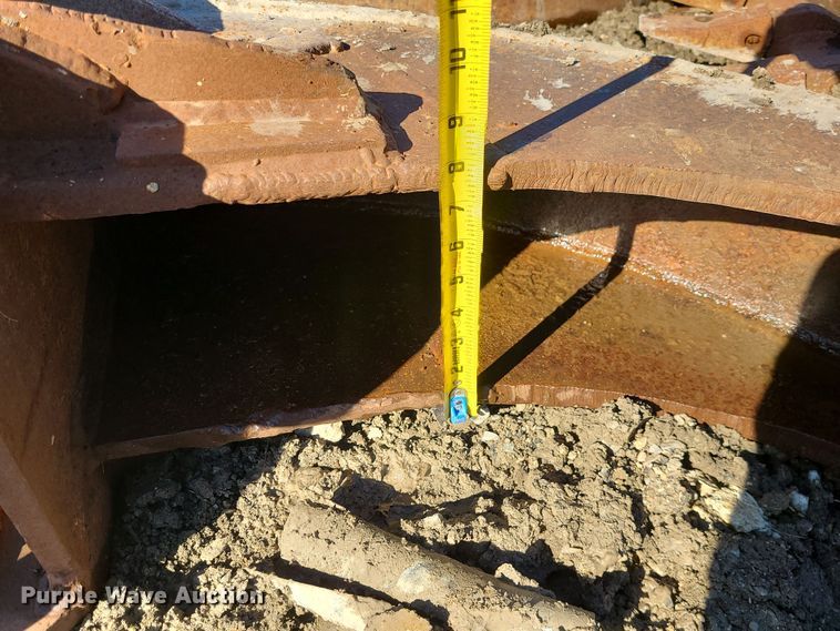 image for item MJ9497 (3) backhoe buckets