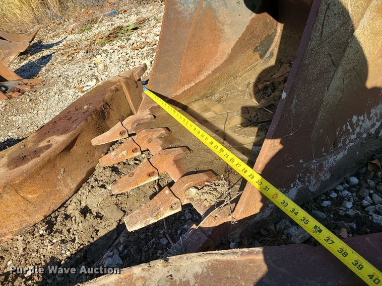 image for item MJ9497 (3) backhoe buckets