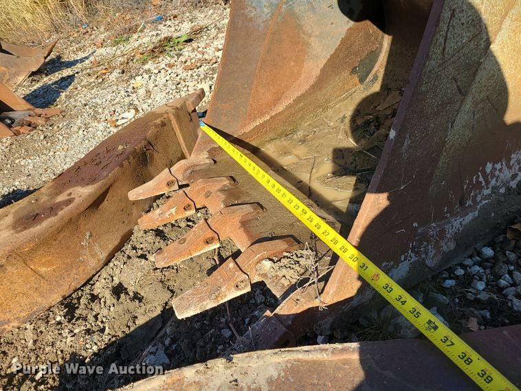 image for item MJ9497 (3) backhoe buckets