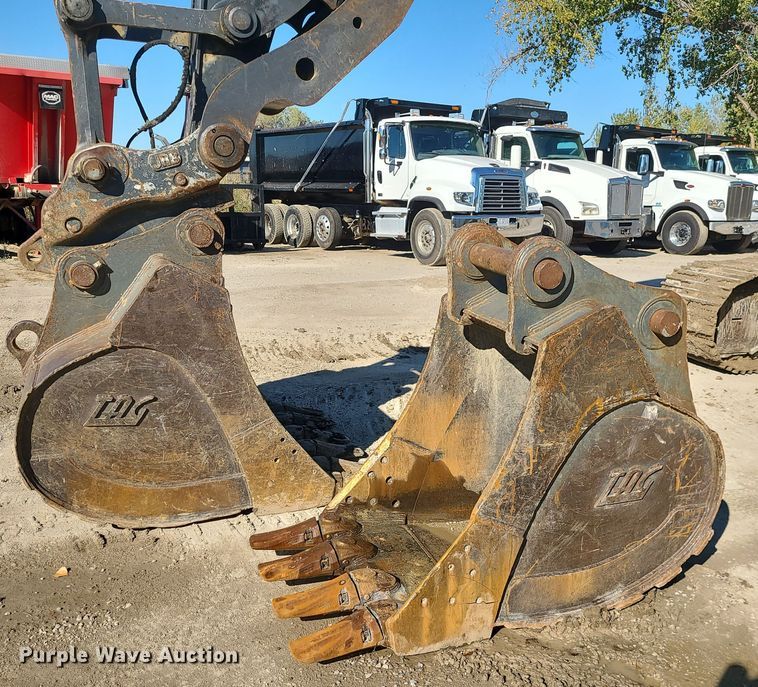 image for item MJ9499 2014 John Deere 350G LC  excavator