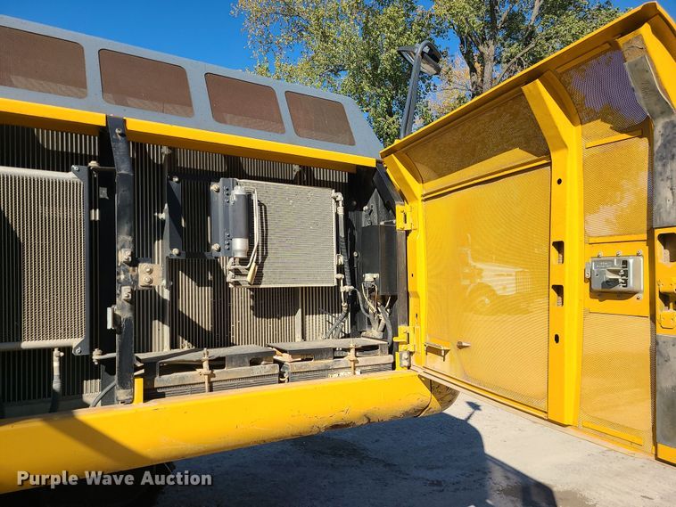 image for item MJ9499 2014 John Deere 350G LC  excavator