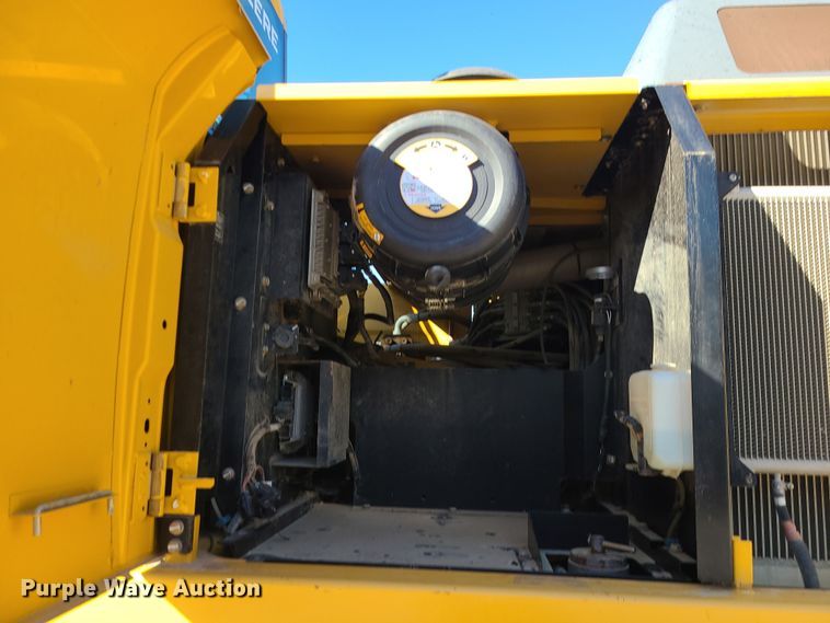 image for item MJ9499 2014 John Deere 350G LC  excavator