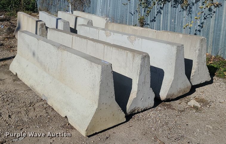 image for item MJ9500 (12) concrete barriers