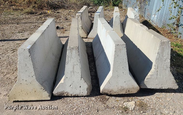 image for item MJ9500 (12) concrete barriers