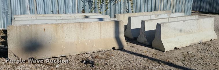 image for item MJ9500 (12) concrete barriers
