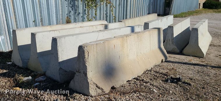 image for item MJ9500 (12) concrete barriers