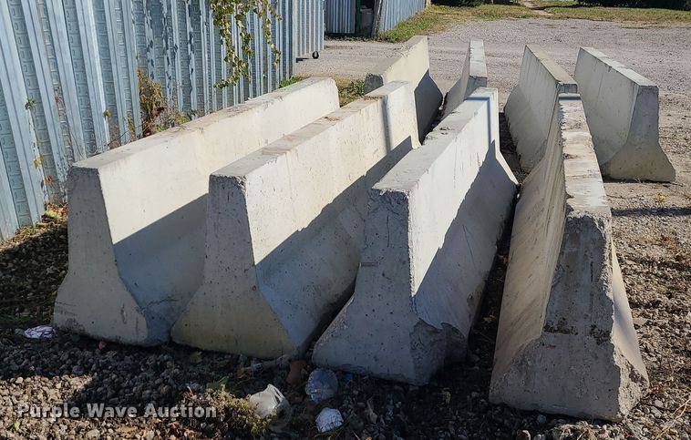 image for item MJ9500 (12) concrete barriers