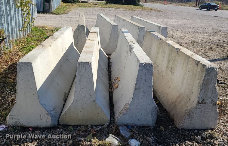 image for item MJ9500 (12) concrete barriers