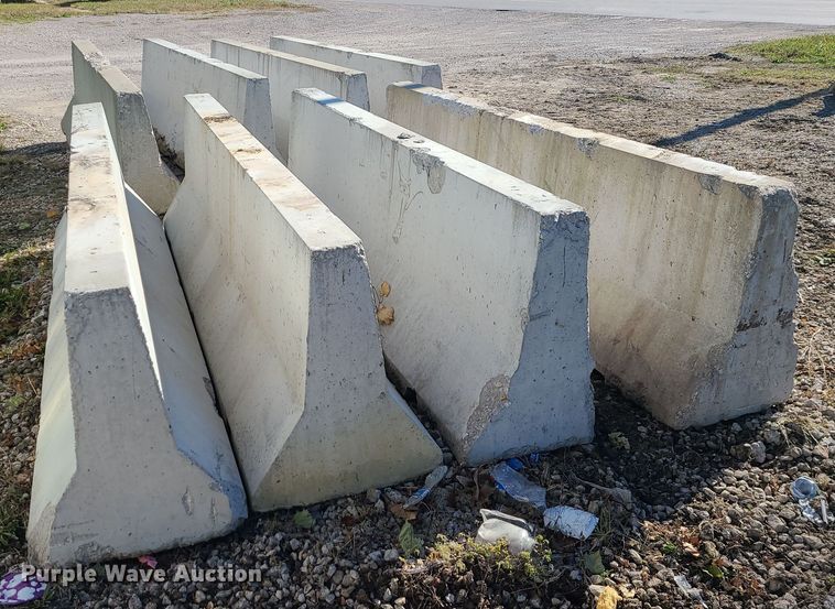 image for item MJ9500 (12) concrete barriers
