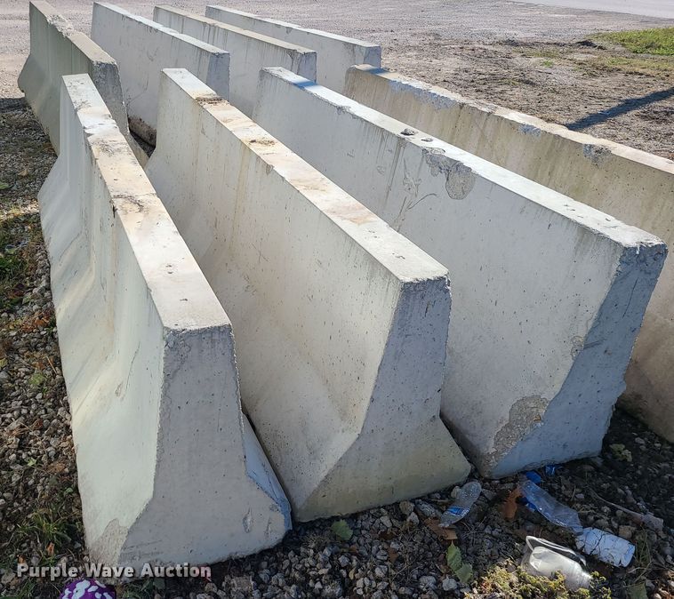 image for item MJ9500 (12) concrete barriers