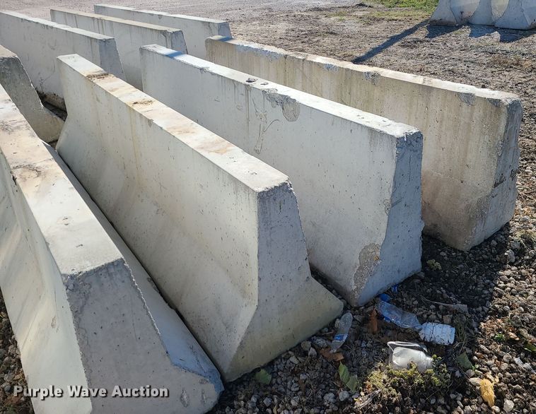 image for item MJ9500 (12) concrete barriers