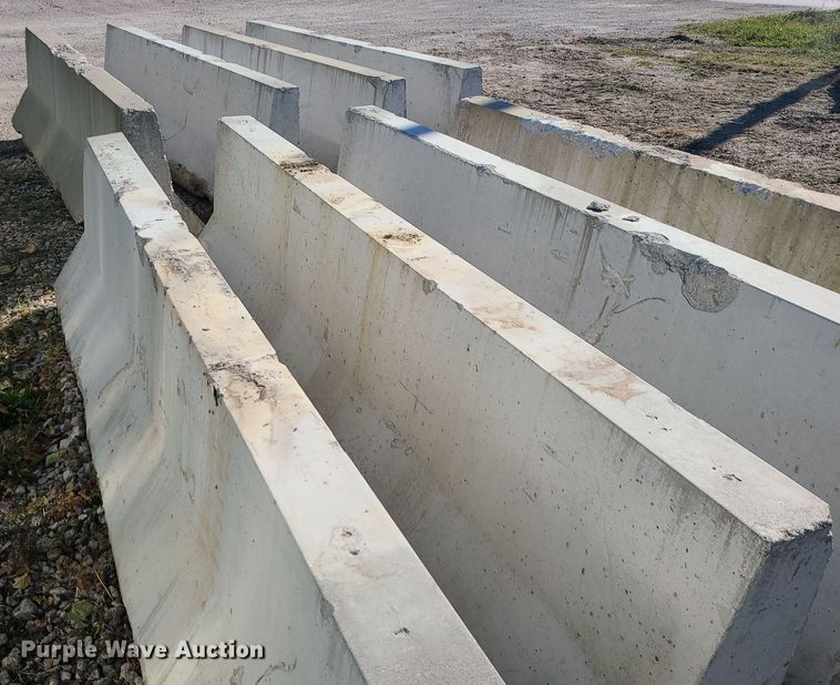 image for item MJ9500 (12) concrete barriers