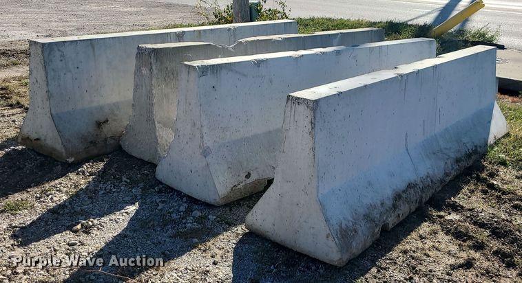 image for item MJ9500 (12) concrete barriers