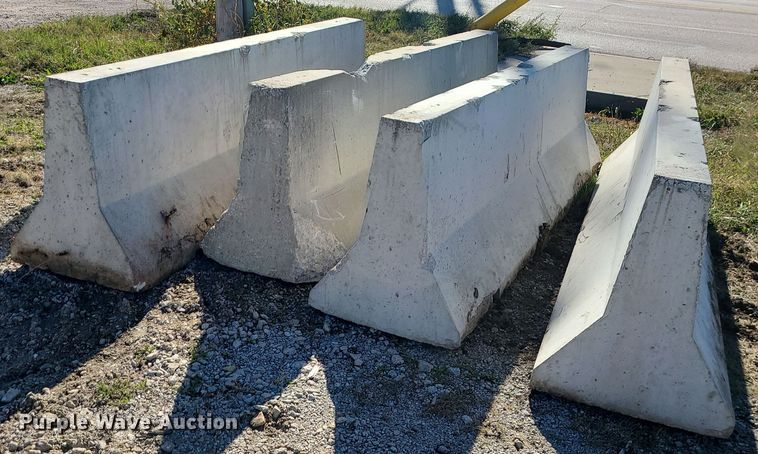 image for item MJ9500 (12) concrete barriers