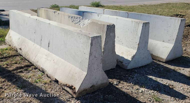 image for item MJ9500 (12) concrete barriers