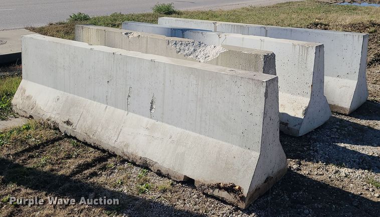 image for item MJ9500 (12) concrete barriers