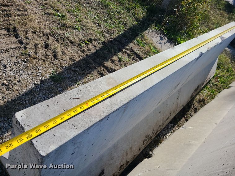 image for item MJ9500 (12) concrete barriers