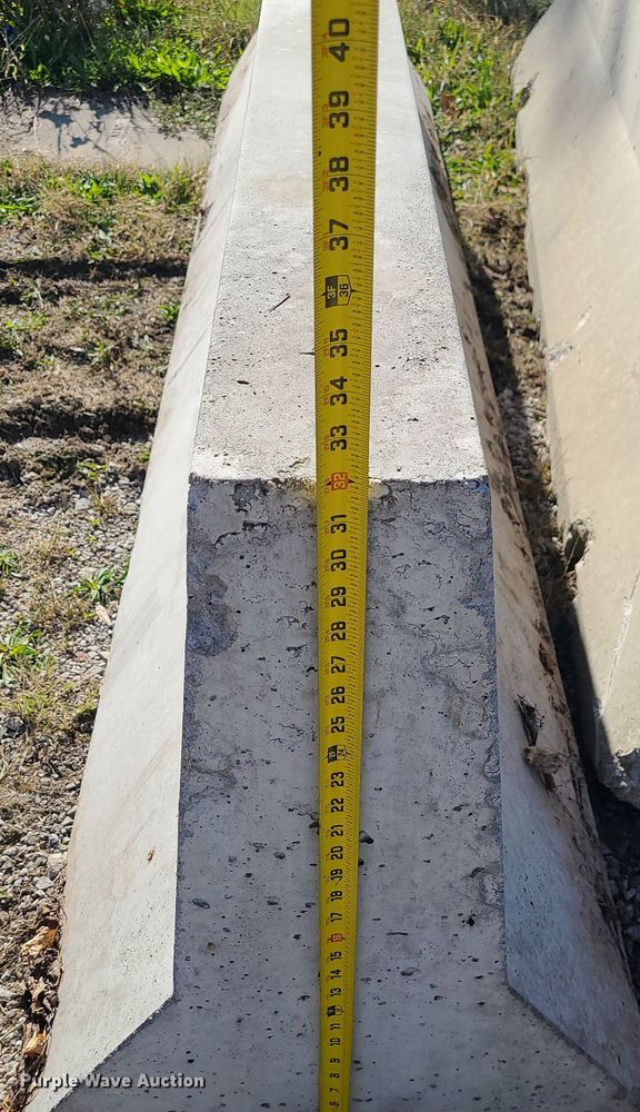 image for item MJ9500 (12) concrete barriers