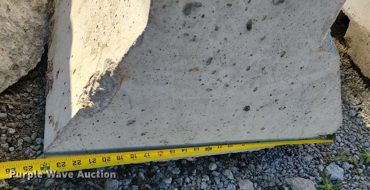 image for item MJ9500 (12) concrete barriers