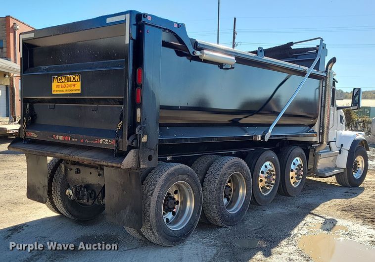 image for item MJ9502 2023 Peterbilt 567  dump truck